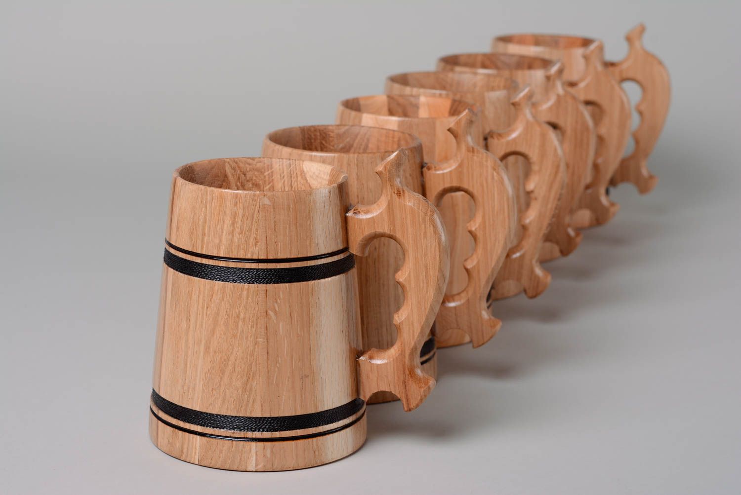 Six wooden mugs in the set.