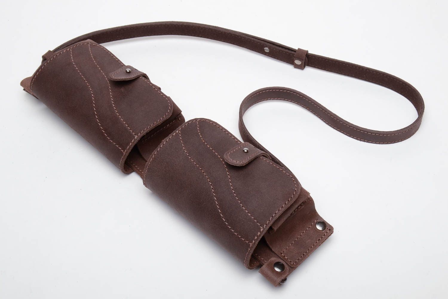 Closed type leather handbag