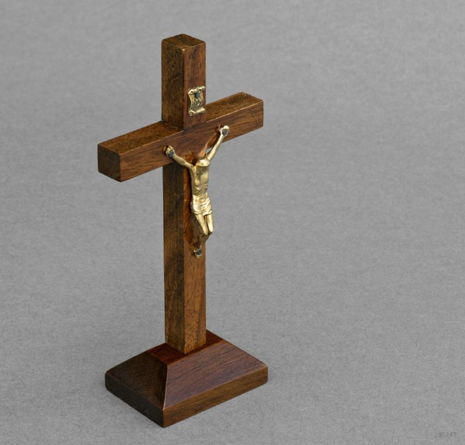 Wooden Cross With Stand 2024   3591.webp