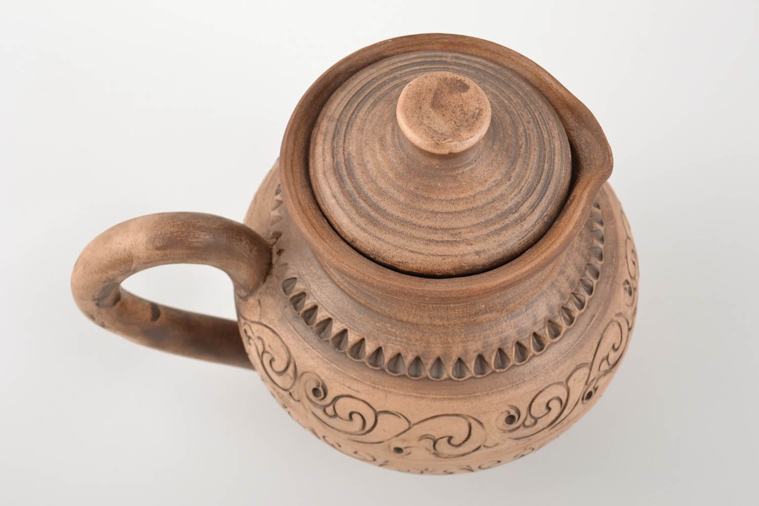 Handmade clay jug with lid, 1 liter.