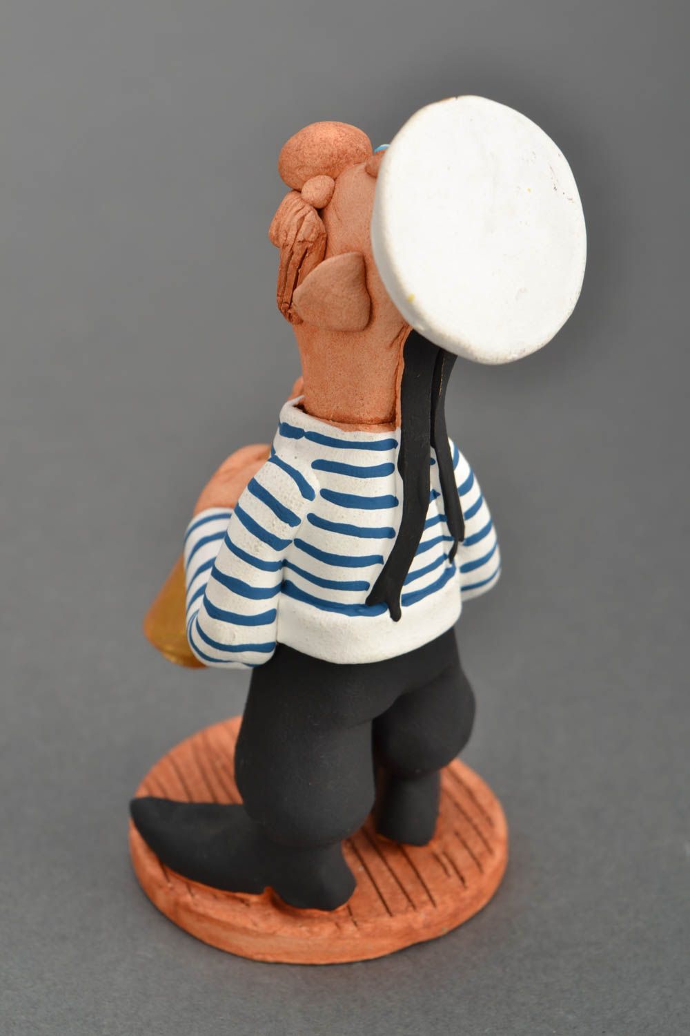 Clay statuette Sailor with a spyglass pipe.