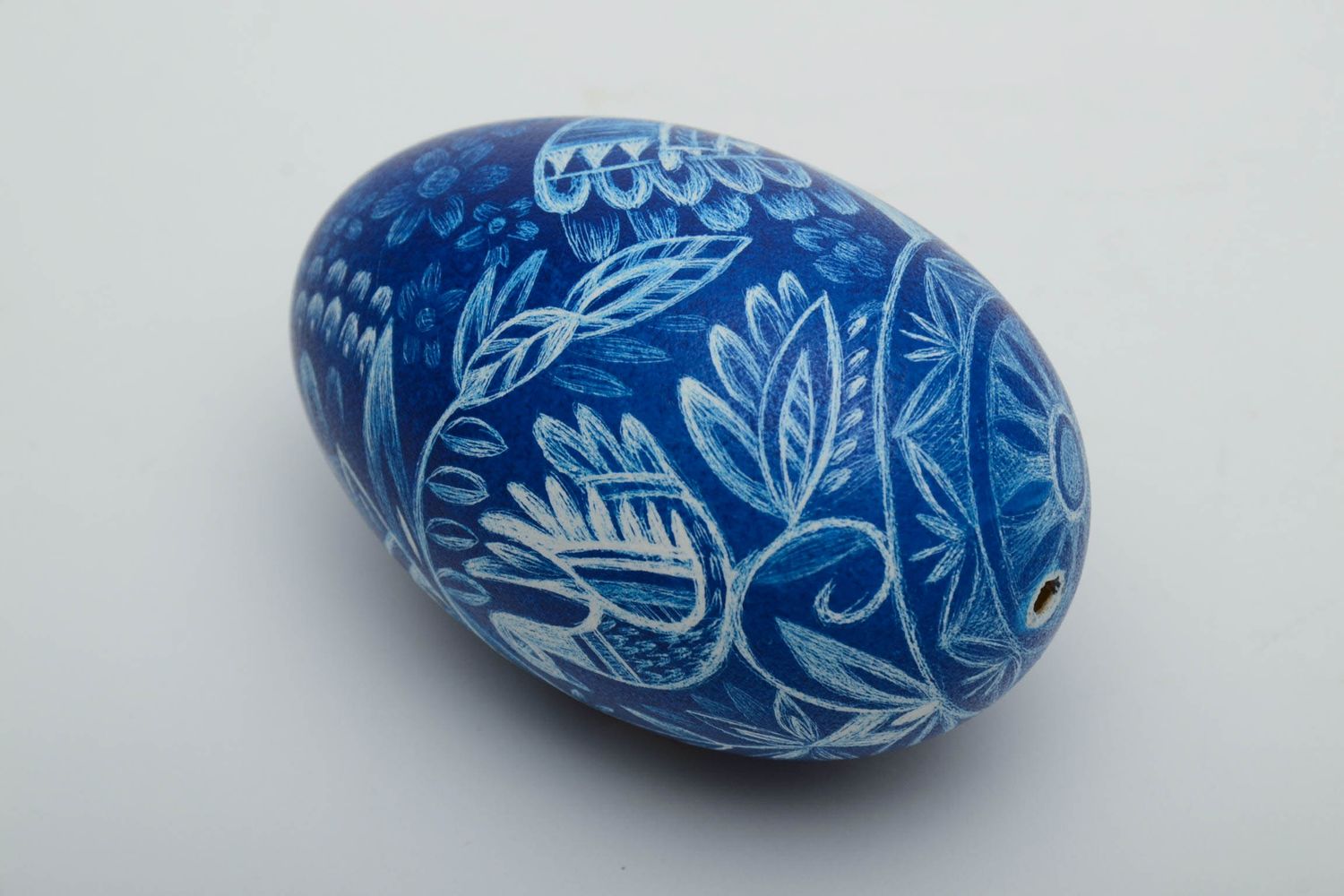 Painted goose egg in the technique of scratching.